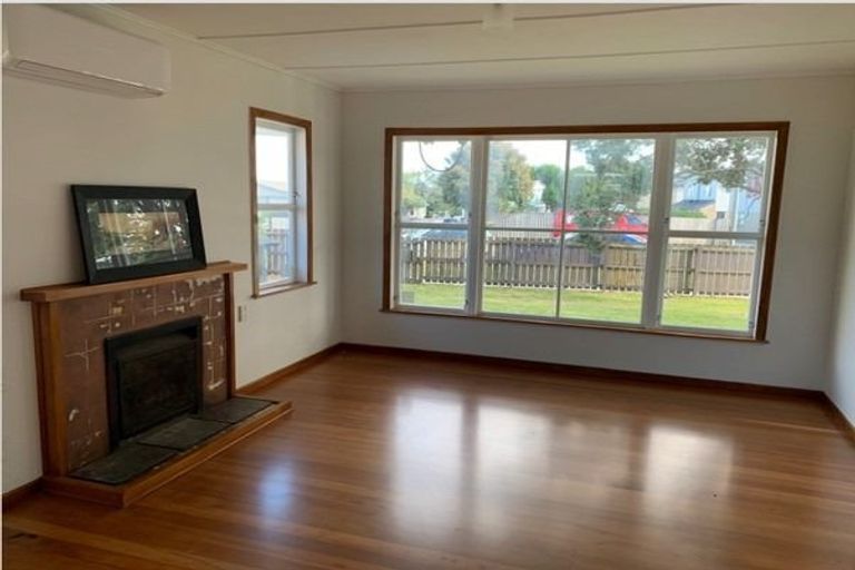 Photo of property in 1/85 Taikata Road, Te Atatu Peninsula, Auckland, 0610