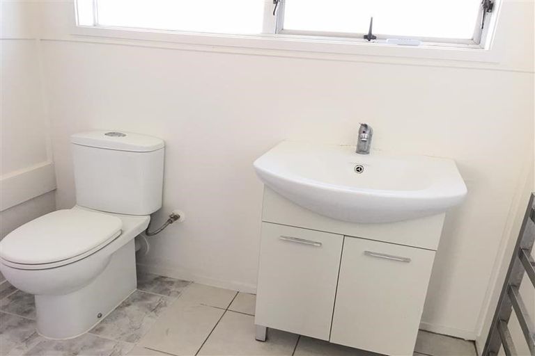 Photo of property in 36 Lisa Rise, Half Moon Bay, Auckland, 2012