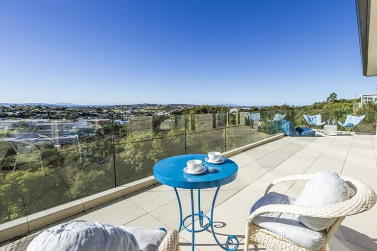 Photo of property in 121 Wade River Road, Stanmore Bay, Whangaparaoa, 0932