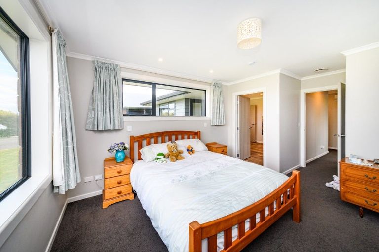 Photo of property in 31 Briarwood Road, Kelvin Grove, Palmerston North, 4470