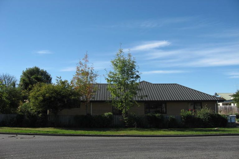 Photo of property in 27 Shaw Street, Geraldine, 7930