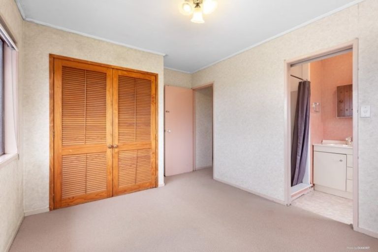 Photo of property in 51 Hobsonville Road, West Harbour, Auckland, 0618