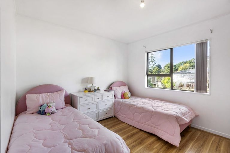 Photo of property in 2/16 Caribbean Drive, Unsworth Heights, Auckland, 0632