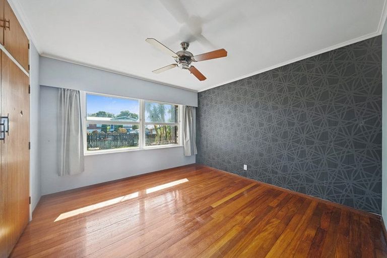 Photo of property in 3 Halberg Street, Papakura, 2110