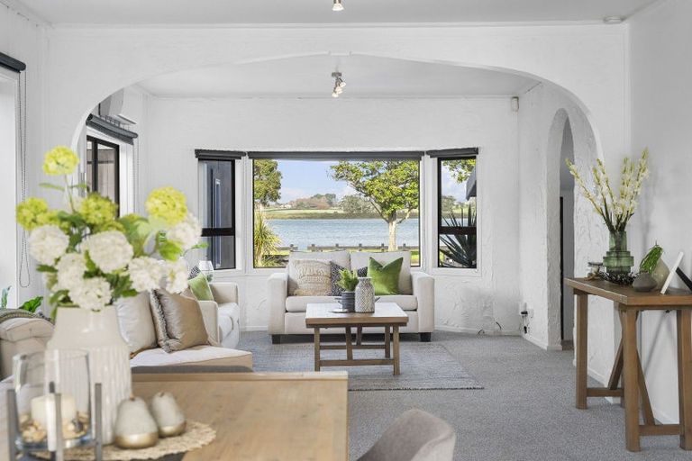 Photo of property in 1/23 Roys Road, Weymouth, Auckland, 2103