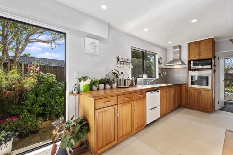 Photo of property in 12 Indiana Grove, Totara Park, Upper Hutt, 5018