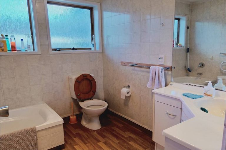 Photo of property in 1/166 Fisher Parade, Farm Cove, Auckland, 2012