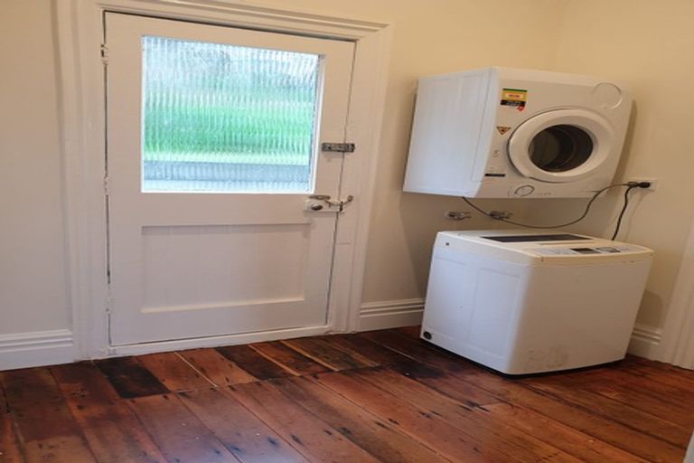 Photo of property in 47 Fairview Crescent, Kelburn, Wellington, 6012