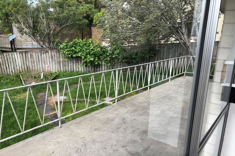 Photo of property in 43 Mayfair Crescent, Mairangi Bay, Auckland, 0630