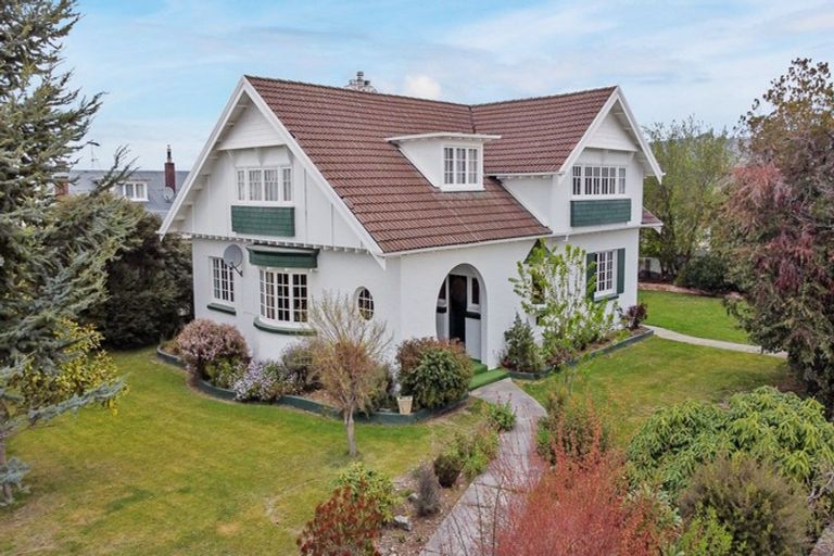 Photo of property in 17 Rhodes Street, Waimate, 7924