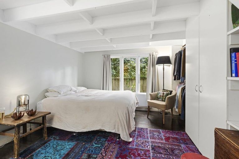 Photo of property in 25 Upper Bourke Street, Kilbirnie, Wellington, 6022