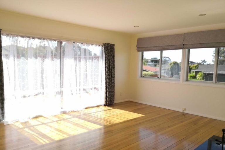 Photo of property in 13 Borrowdace Avenue, Botany Downs, Auckland, 2010