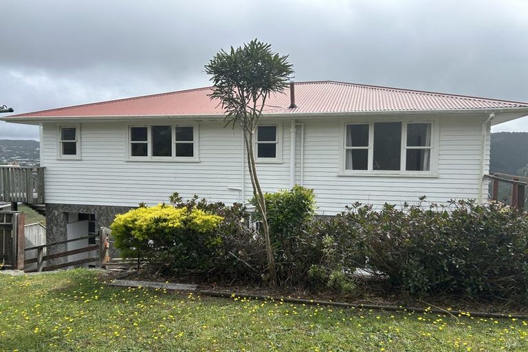 Photo of property in 12 Huntingdon Street, Northland, Wellington, 6012
