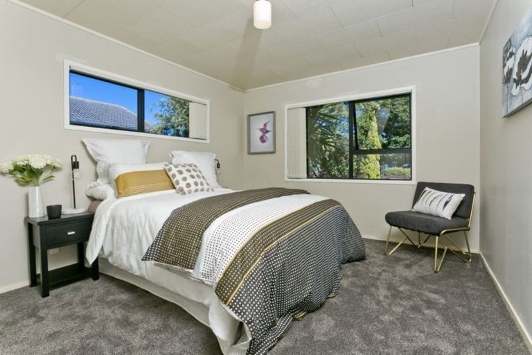 Photo of property in 26 Cabello Place, Unsworth Heights, Auckland, 0632