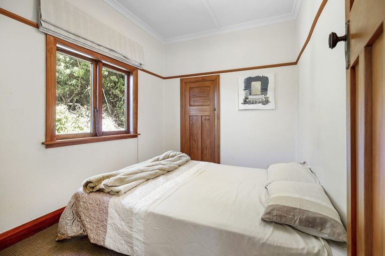 Photo of property in 49 Hungerford Road, Lyall Bay, Wellington, 6022