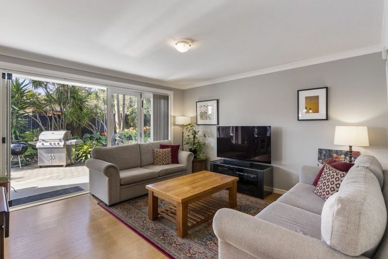 Photo of property in 17 Willowbank Close, East Tamaki Heights, Auckland, 2016