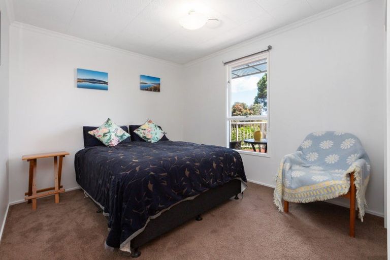 Photo of property in 5 Sunset Terrace, Waikanae Beach, Waikanae, 5036