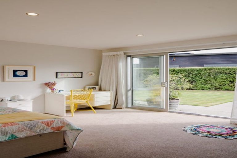 Photo of property in 1 Makomako Road, Wanaka, 9305
