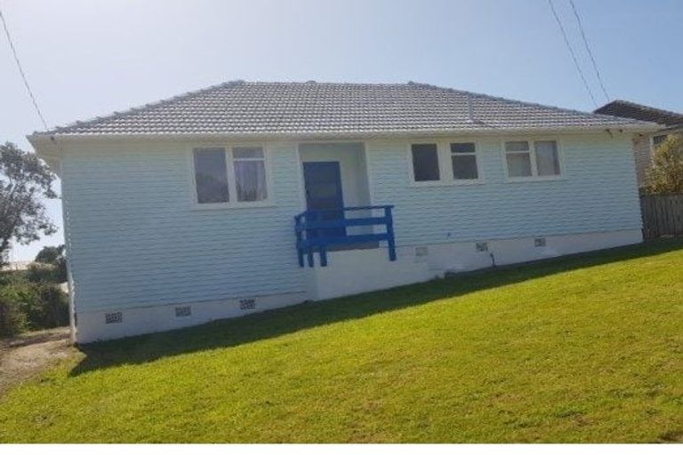 Photo of property in 35 Cornwall Crescent, Cannons Creek, Porirua, 5024