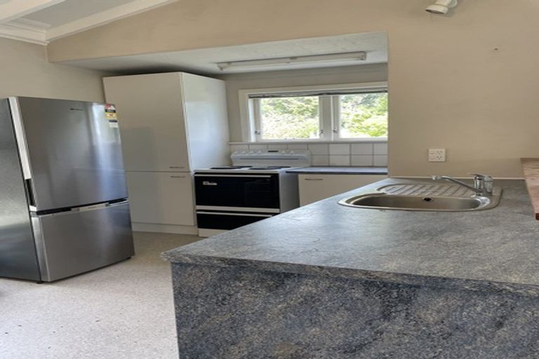 Photo of property in 62 Tio Tio Road, Miramar, Wellington, 6022