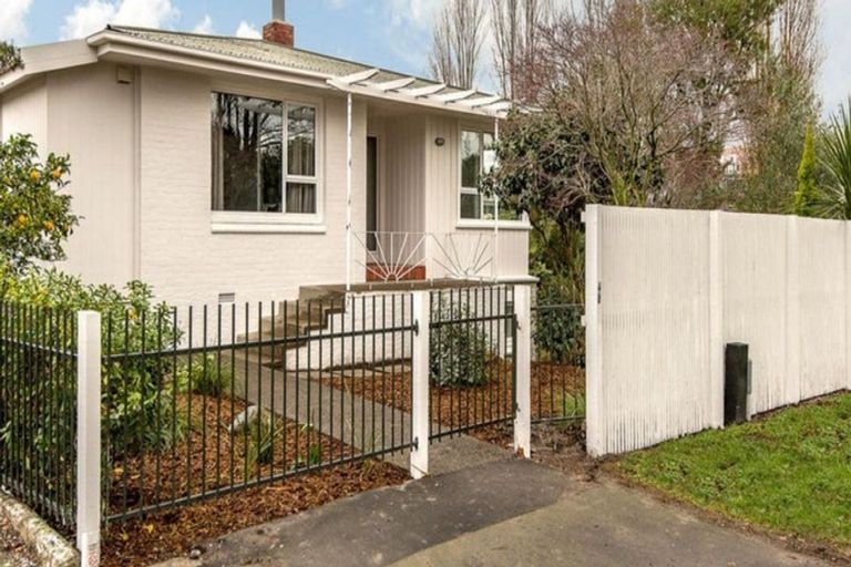Photo of property in 40 Athol Terrace, Upper Riccarton, Christchurch, 8041