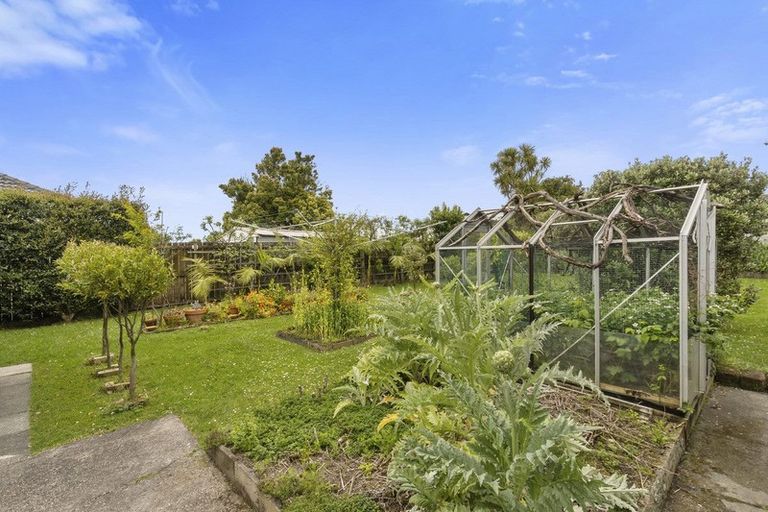 Photo of property in 50 Roberts Road, Te Atatu South, Auckland, 0610