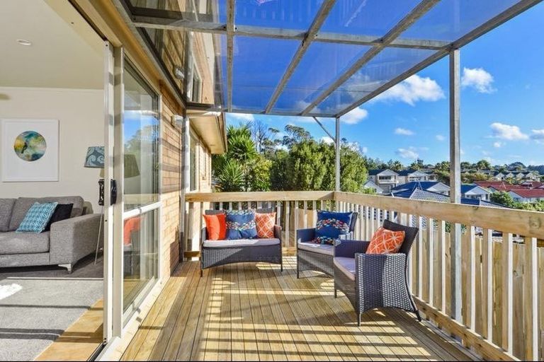 Photo of property in 14 Nimstedt Avenue, Oteha, Auckland, 0632
