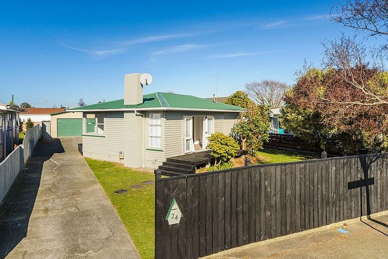 Photo of property in 24 Holdsworth Avenue, Milson, Palmerston North, 4414