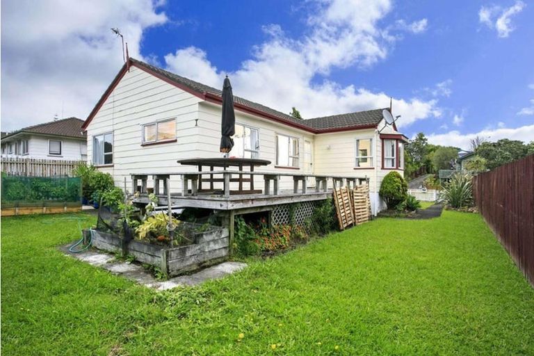 Photo of property in 37 Meadowood Drive, Unsworth Heights, Auckland, 0632