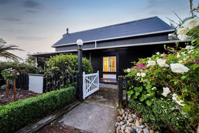 Photo of property in 18 Ohawe Terrace, Ohawe, Hawera, 4671