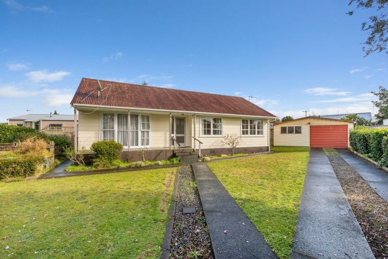 Photo of property in 11 Konini Place, Hawera, 4610