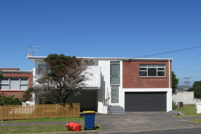 Photo of property in 1/33 Castor Bay Road, Castor Bay, Auckland, 0620