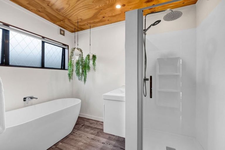 Photo of property in 76a Paynters Avenue, Strandon, New Plymouth, 4312