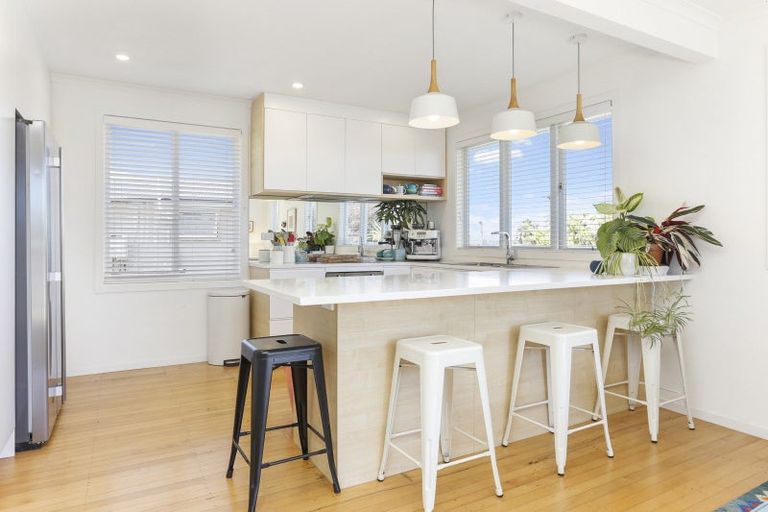 Photo of property in 4 Kapuka Road, Mangere Bridge, Auckland, 2022