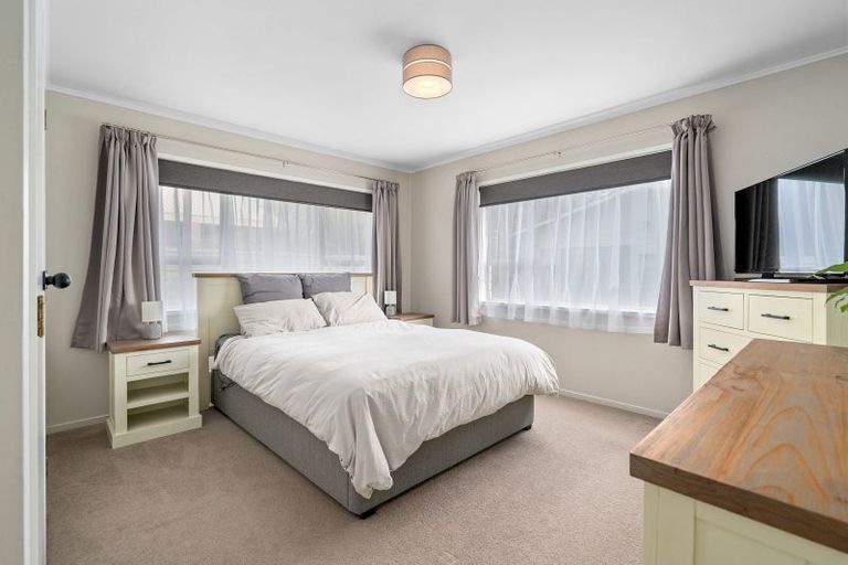 Photo of property in 317 Shakespeare Street, Leamington, Cambridge, 3432