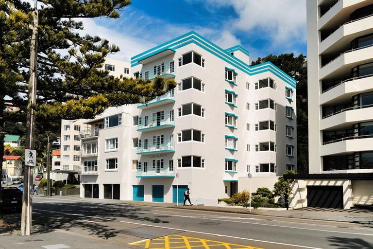 Photo of property in Sunhaven Flats, 262 Oriental Parade, Oriental Bay, Wellington, 6011