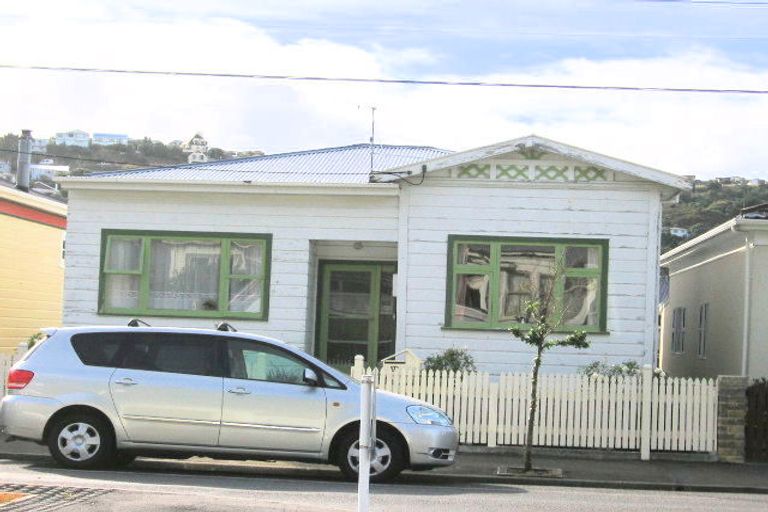 Photo of property in 35 Derwent Street, Island Bay, Wellington, 6023
