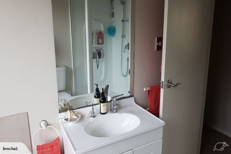 Photo of property in 26a Kinleith Way, Albany, Auckland, 0632