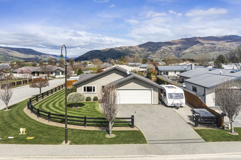 Photo of property in 1 Moncrieff Place, Wanaka, 9305
