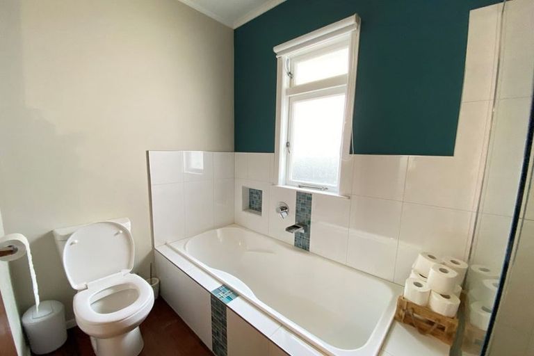 Photo of property in 12a Beach Road, Mellons Bay, Auckland, 2014