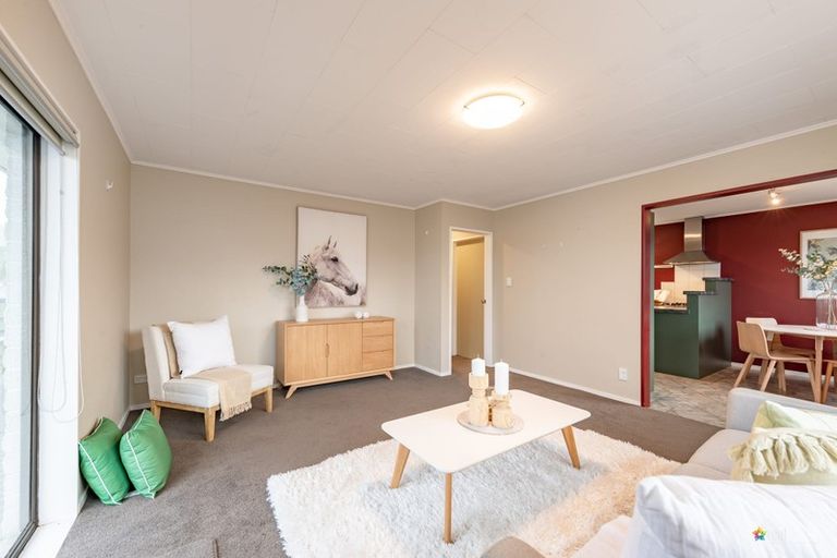 Photo of property in 2/35 Shanly Street, Brown Owl, Upper Hutt, 5018