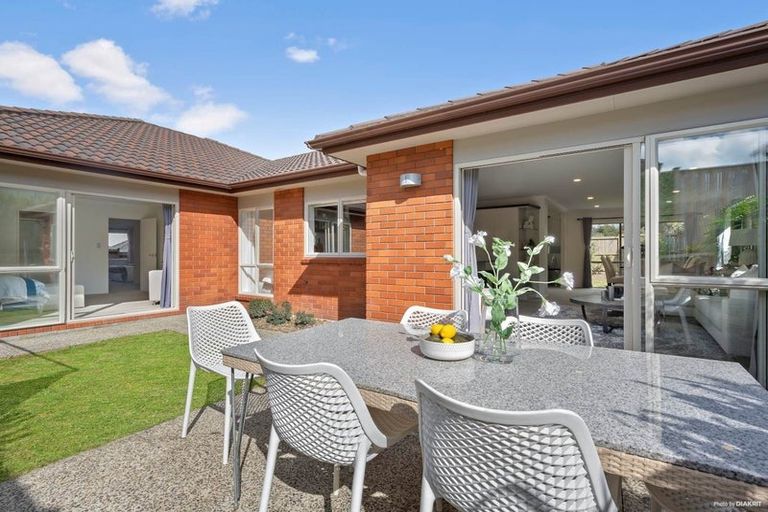 Photo of property in 15 Kouras Place, Flat Bush, Auckland, 2016