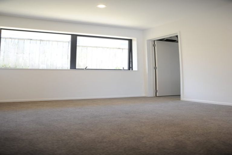 Photo of property in 7/11 Oteha Valley Road, Northcross, Auckland, 0632