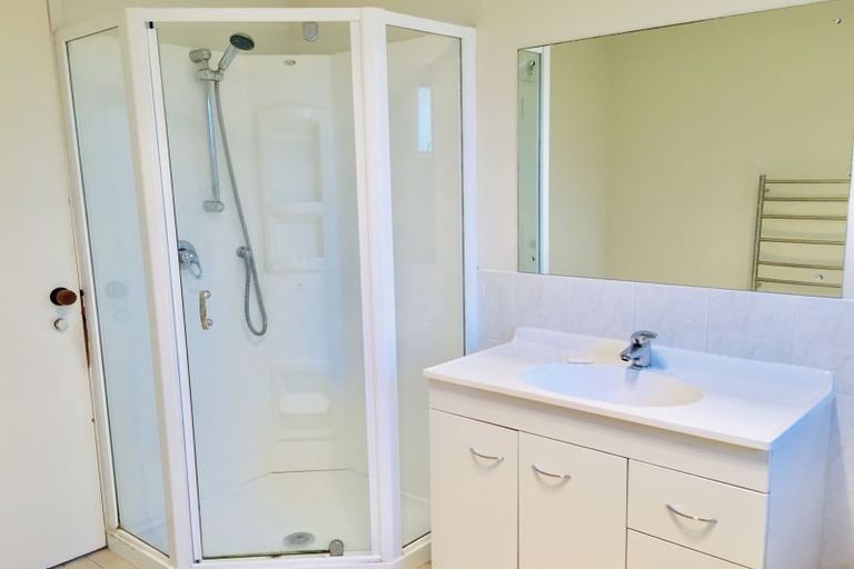 Photo of property in 61a Sunset Road, Totara Vale, Auckland, 0632