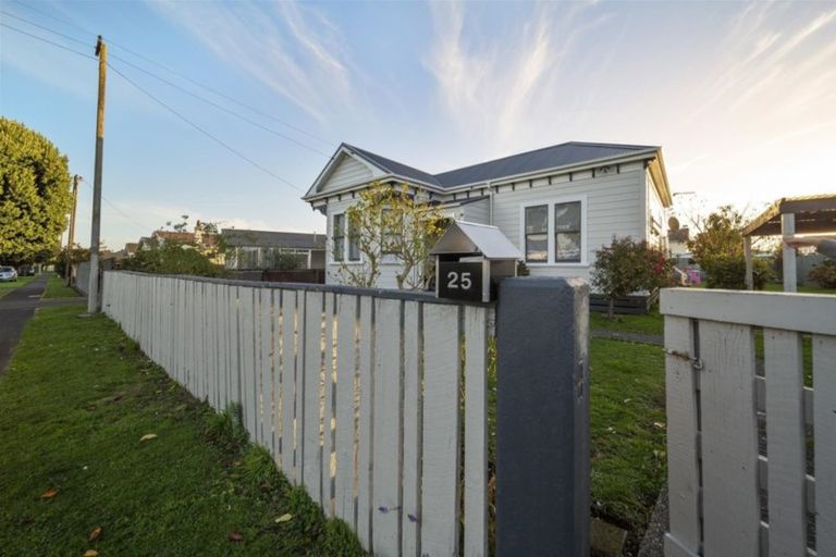 Photo of property in 25 Milmoe Street, Hawera, 4610