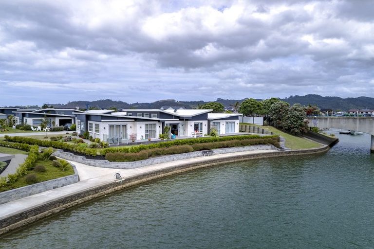 Photo of property in 16 Vanita Drive, Whitianga, 3510