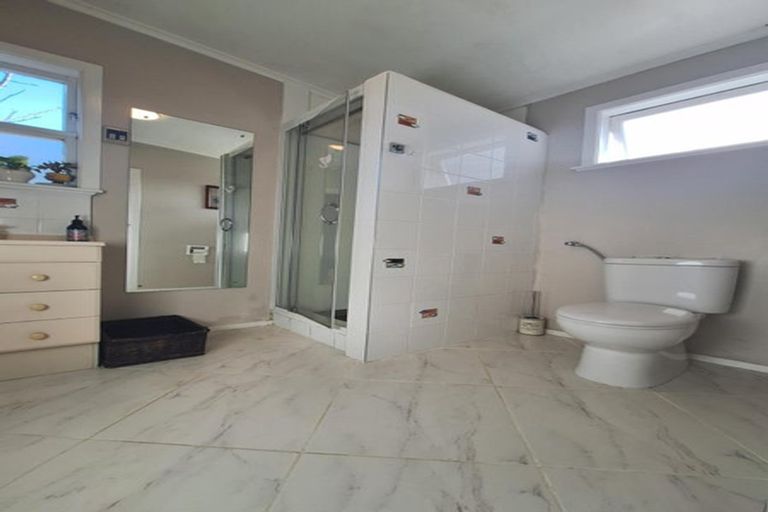 Photo of property in 8 Chamberlain Road, Karori, Wellington, 6012