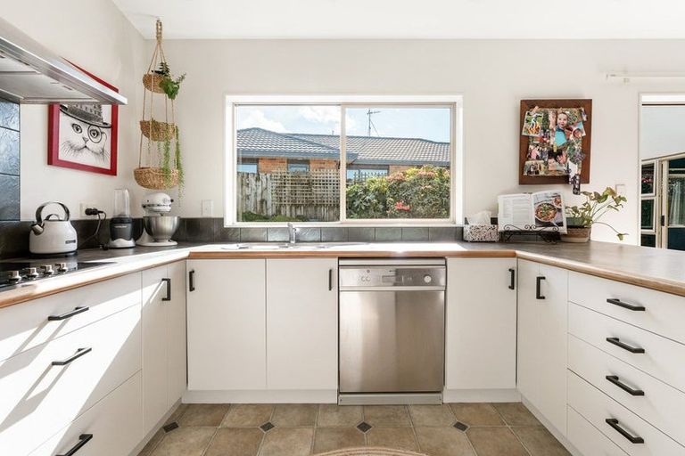 Photo of property in 47 Oteki Park Drive, Welcome Bay, Tauranga, 3112