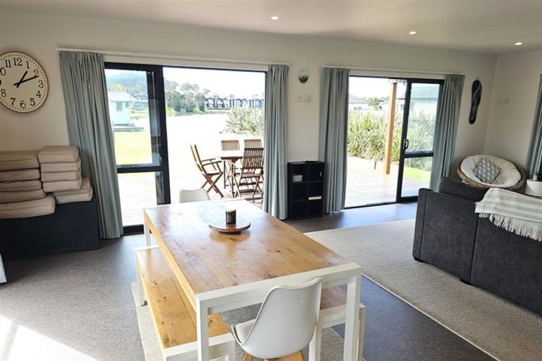 Photo of property in 135 Harbour Drive, Matarangi, Whitianga, 3592