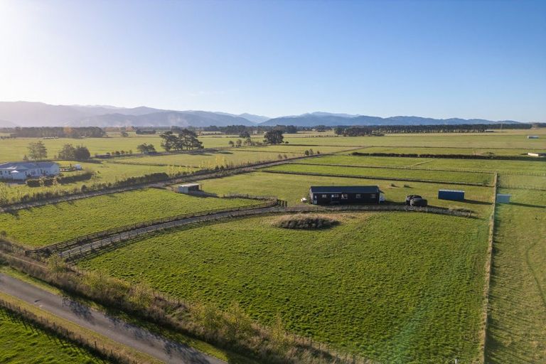 Photo of property in 90 Settlement Road, Morison Bush, Greytown, 5794